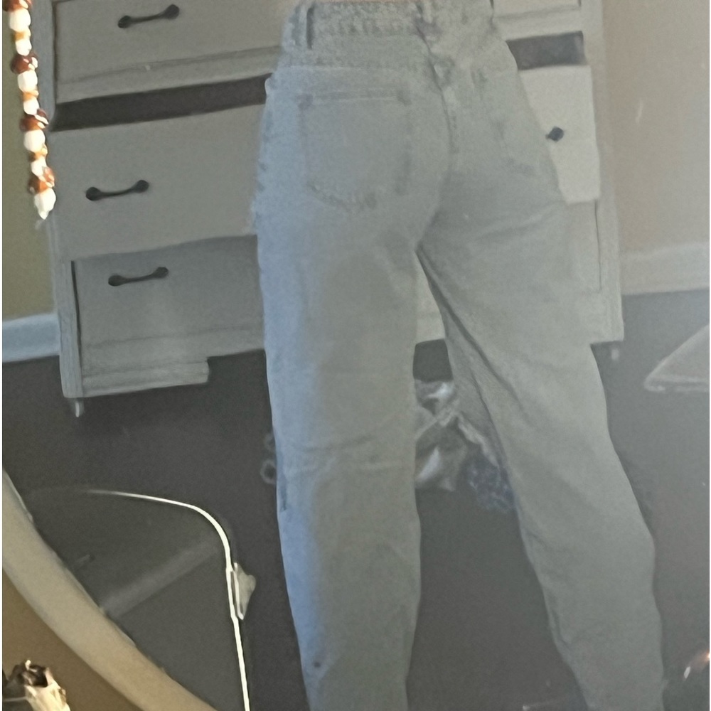 Hoghwasted ripped jeans
